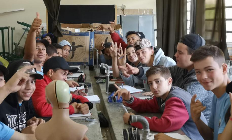 Estudando as estruturas do corpo humano sob o prisma evolutivo: prática dos alunos do C.E. Bibiana Bitencourt.