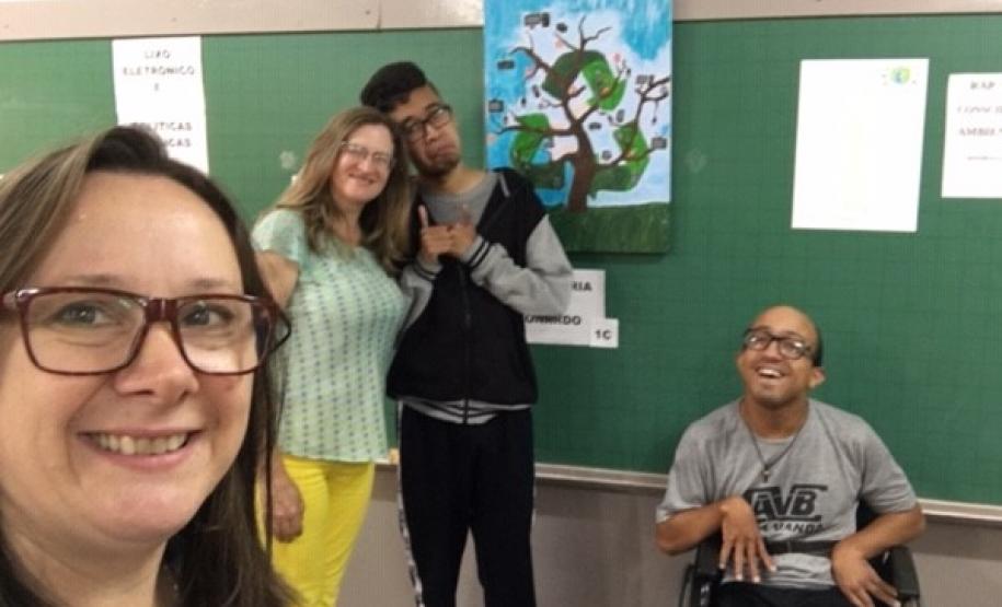 Colégio Estadual Ana Vanda Bassara realiza Feira Cultural Científica e Tecnológica