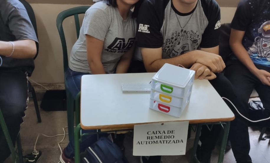 Colégio Estadual Ana Vanda Bassara realiza Feira Cultural Científica e Tecnológica