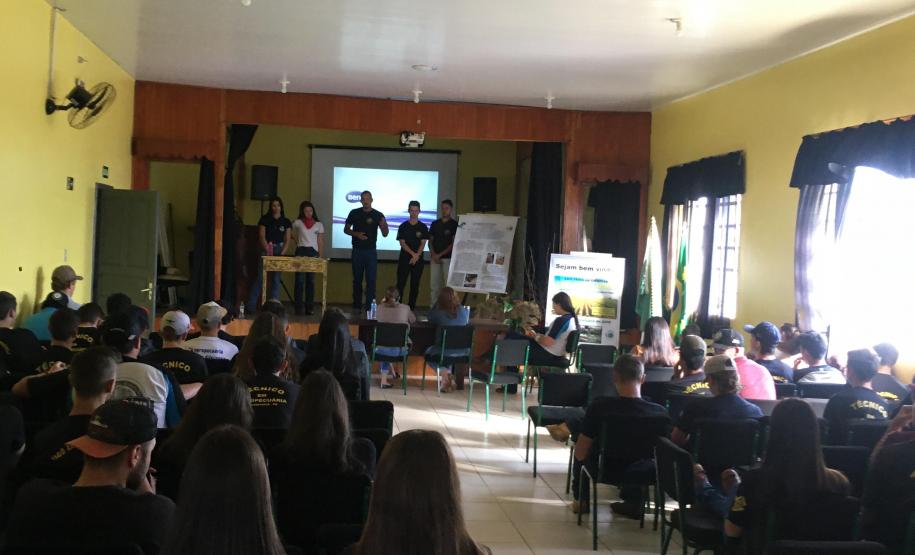 CEEP Arlindo Ribeiro realiza a XXIV Feira de Ciências Agropecuárias