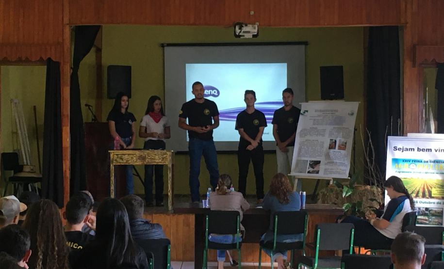 CEEP Arlindo Ribeiro realiza a XXIV Feira de Ciências Agropecuárias