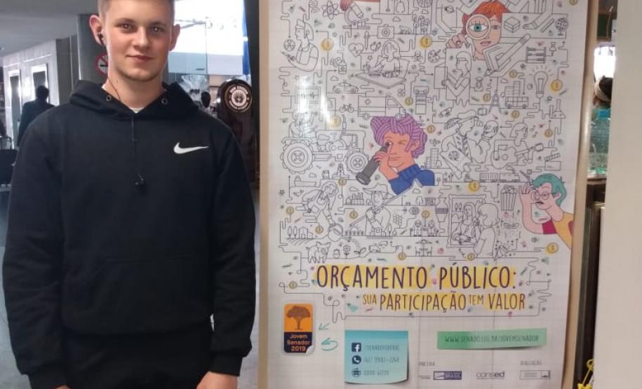 Aluno e professora do C.E. Professor Mario Evaldo Morski tomam posse e atuam como jovens senadores, no 12º Concurso de Redação do Senado Federal.