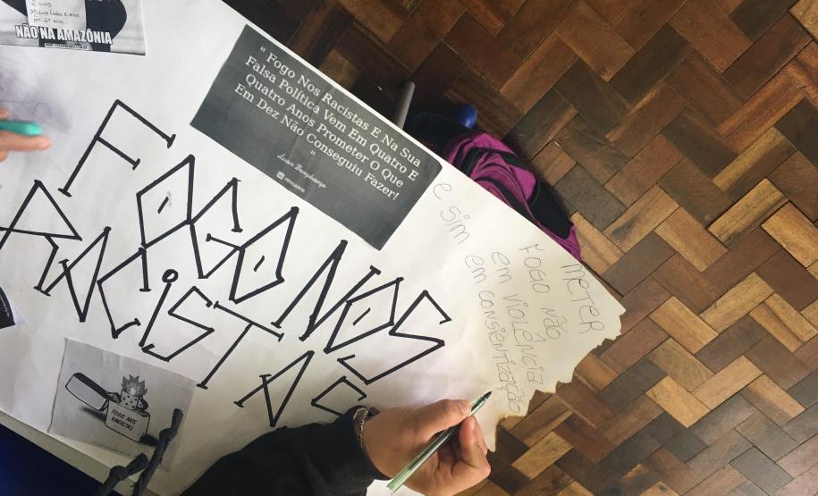 Projeto interdisciplinar incentiva leitura e traz uma reflexão acerca de questões sociais e filosóficas.