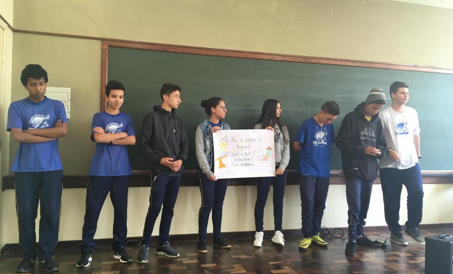 Projeto interdisciplinar incentiva leitura e traz uma reflexão acerca de questões sociais e filosóficas.