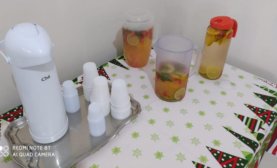 Inovação e Distribuição de aulas: Um novo olhar para esse processo Água saborizada e café preparados com muito afeto.