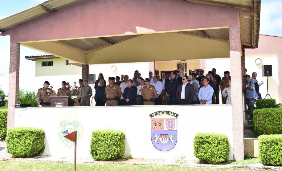 Chefia do NRE Guarapuava participa de solenidade no 16º Batalhão de Policia Militar