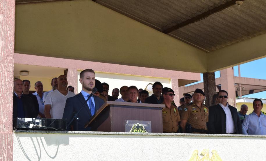 Chefia do NRE Guarapuava participa de solenidade no 16º Batalhão de Policia Militar