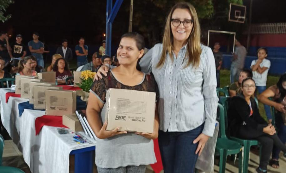 Alunos dos CEEBJAS Candói e Pinhão recebem Kits Escolares.