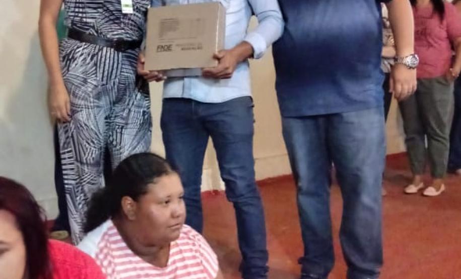 Alunos dos CEEBJAS Candói e Pinhão recebem Kits Escolares.