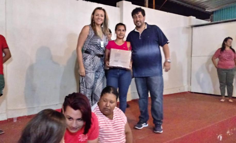 Alunos dos CEEBJAS Candói e Pinhão recebem Kits Escolares.