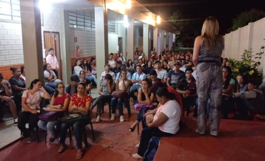 Alunos dos CEEBJAS Candói e Pinhão recebem Kits Escolares.