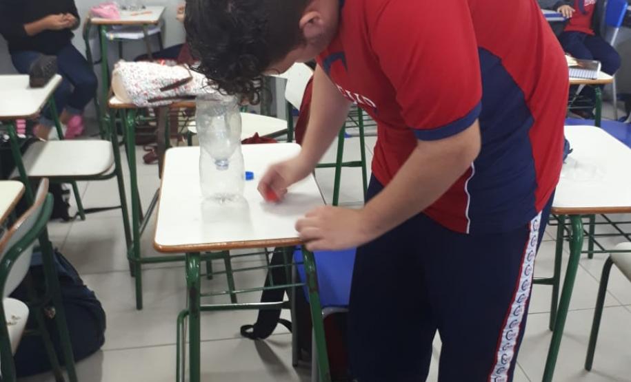 Alunos do Colégio Manoel Ribas se mobilizam em combate ao mosquito Aedes Aegypti.