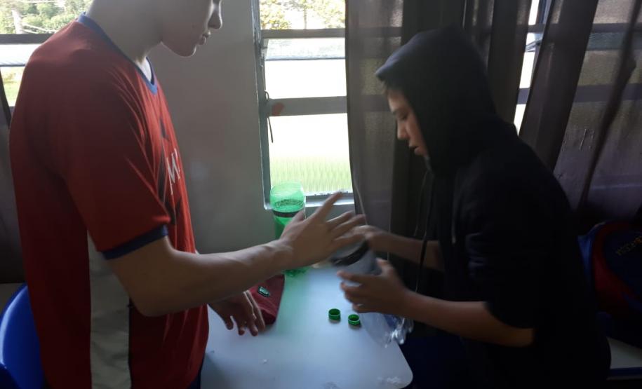 Alunos do Colégio Manoel Ribas se mobilizam em combate ao mosquito Aedes Aegypti.