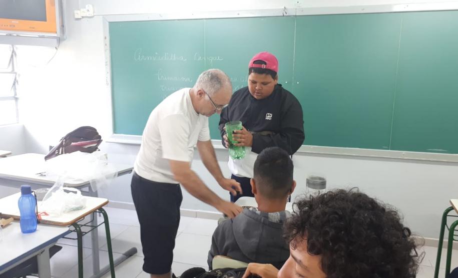 Alunos do Colégio Manoel Ribas se mobilizam em combate ao mosquito Aedes Aegypti.