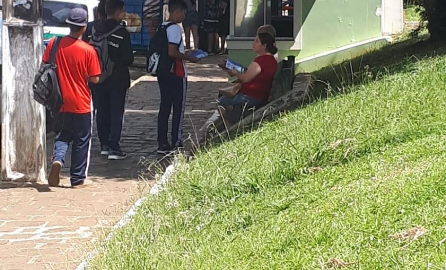 Alunos do Colégio Manoel Ribas se mobilizam em combate ao mosquito Aedes Aegypti.