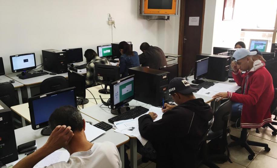 Estudantes matriculados na EJA devem confirmar a matrícula com código SMS